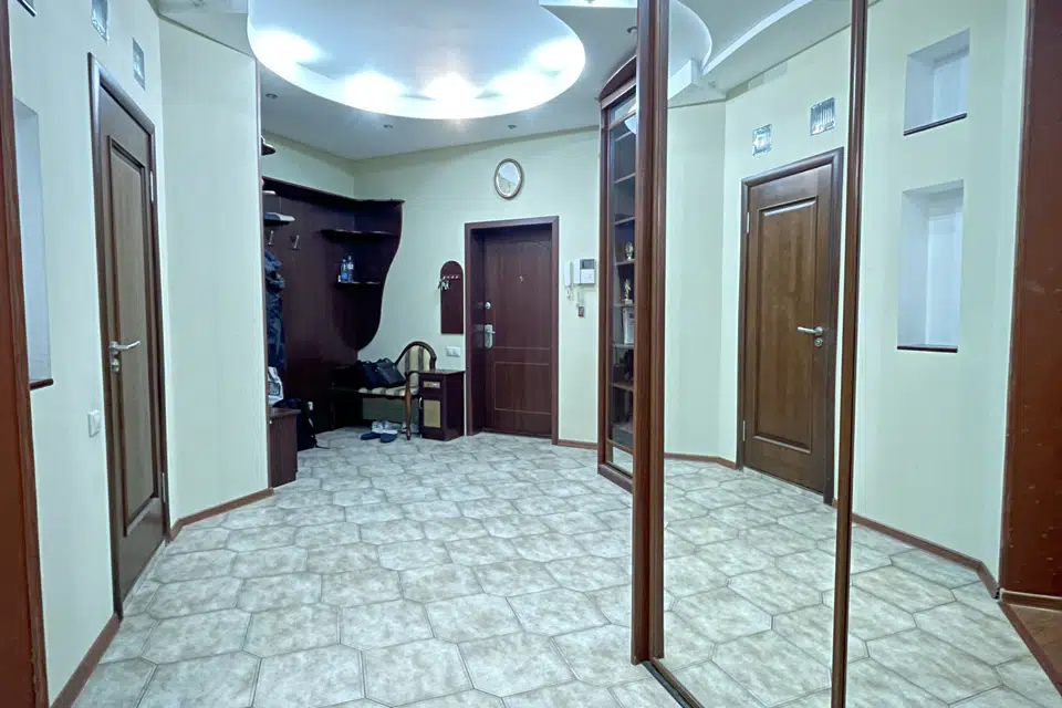Продаётся 4-комнатная квартира, 128.8 м²
