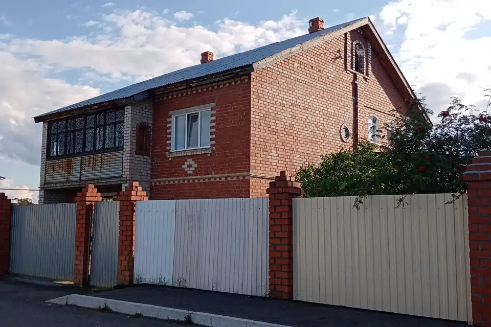 Продаётся 2-этажный дом, 341 м²