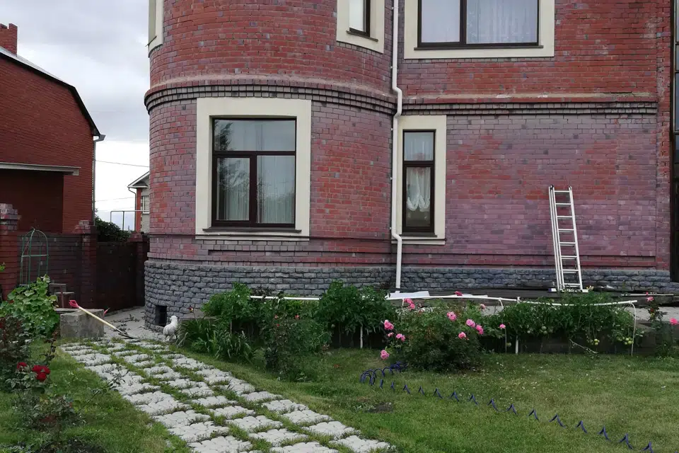 Продаётся 3-этажный дом, 700 м²