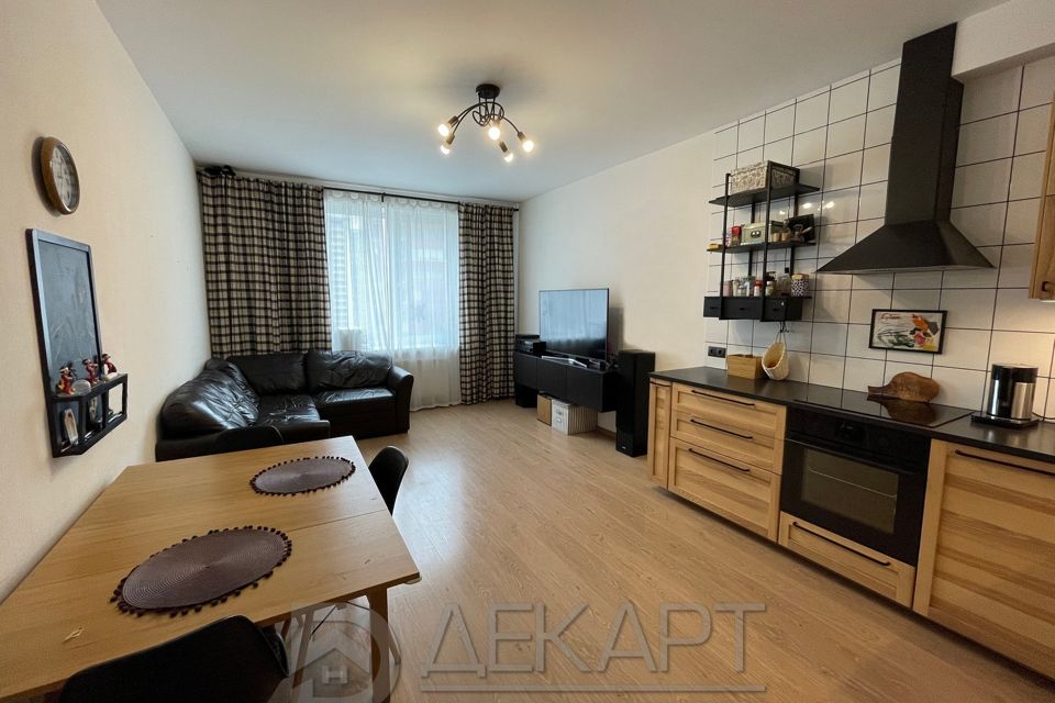 Продаётся 1-комнатная квартира, 62.7 м²