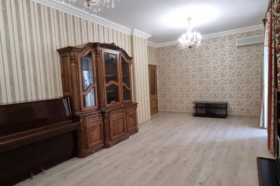 Продаётся 3-комнатная квартира, 105.6 м²