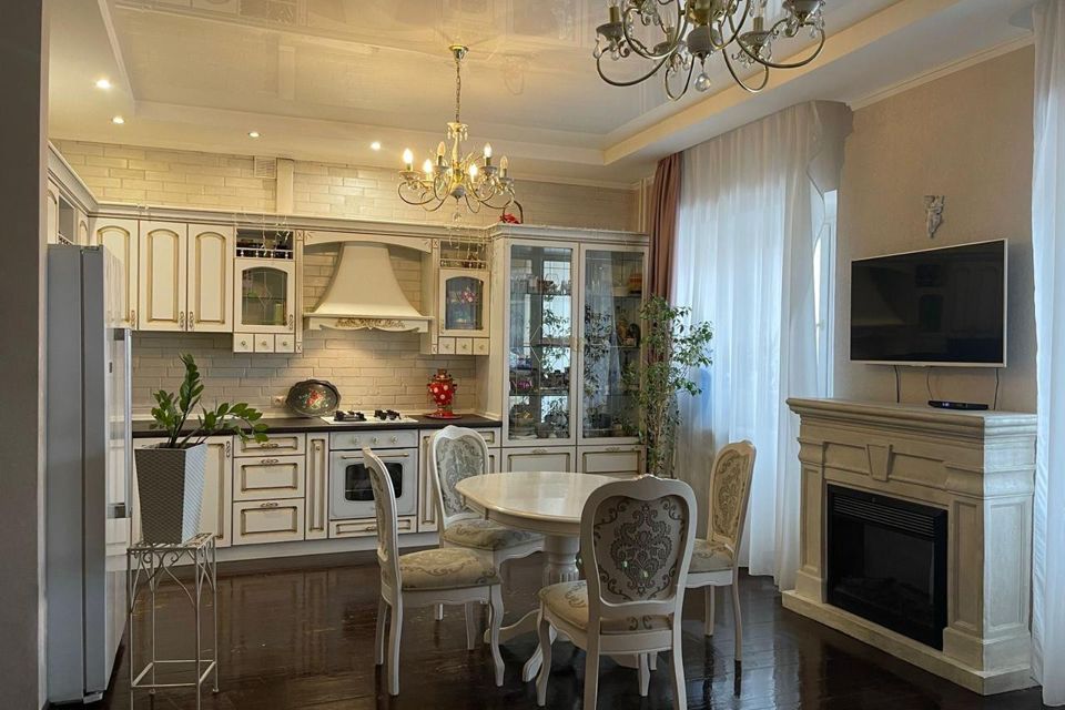 Продаётся 3-комнатная квартира, 120 м²