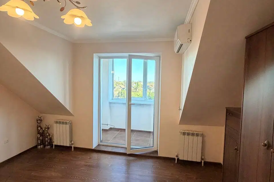 Продаётся 4-комнатная квартира, 120 м²