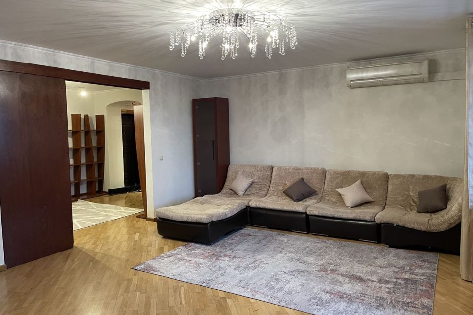 Сдаётся 4-комнатная квартира, 120 м²