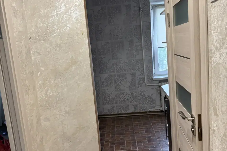 Продаётся 1-комнатная квартира, 302 м²