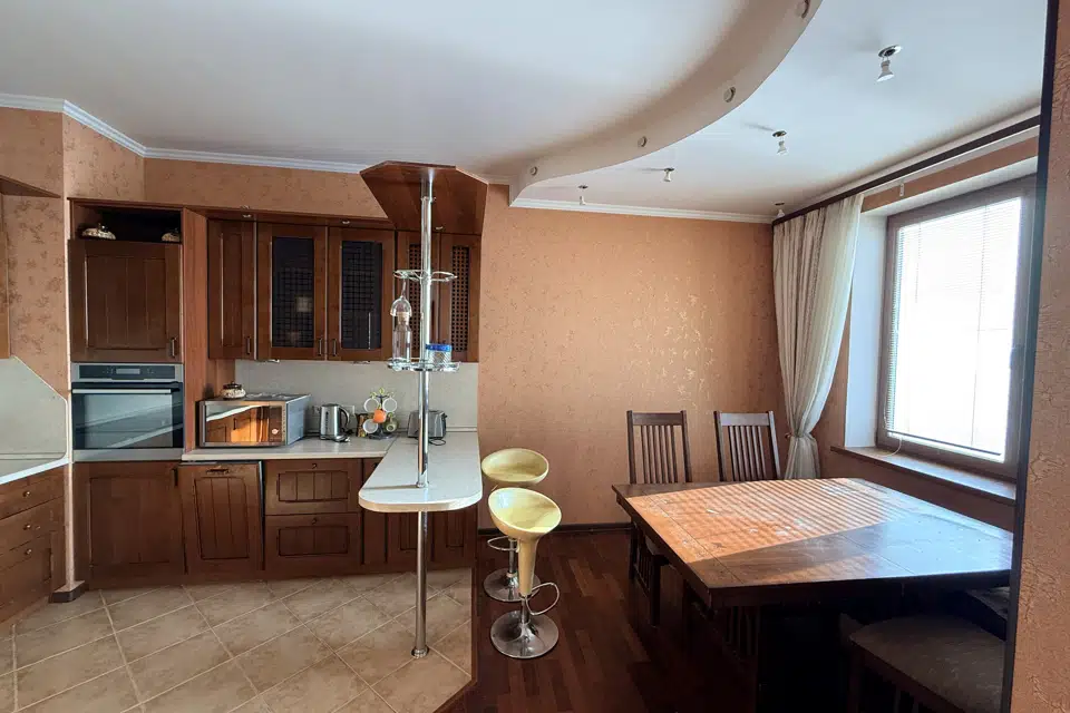 Продаётся 3-комнатная квартира, 104 м²