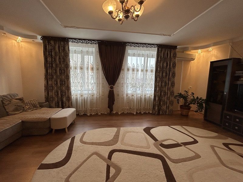 Продаётся 3-комнатная квартира, 109.6 м²