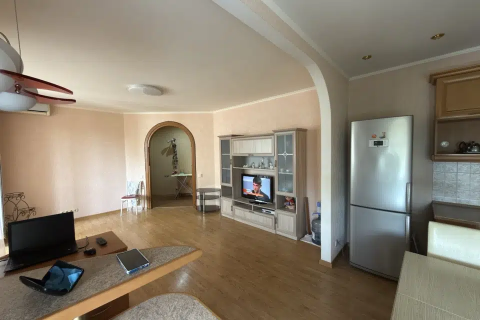 Продаётся 2-комнатная квартира, 65 м²