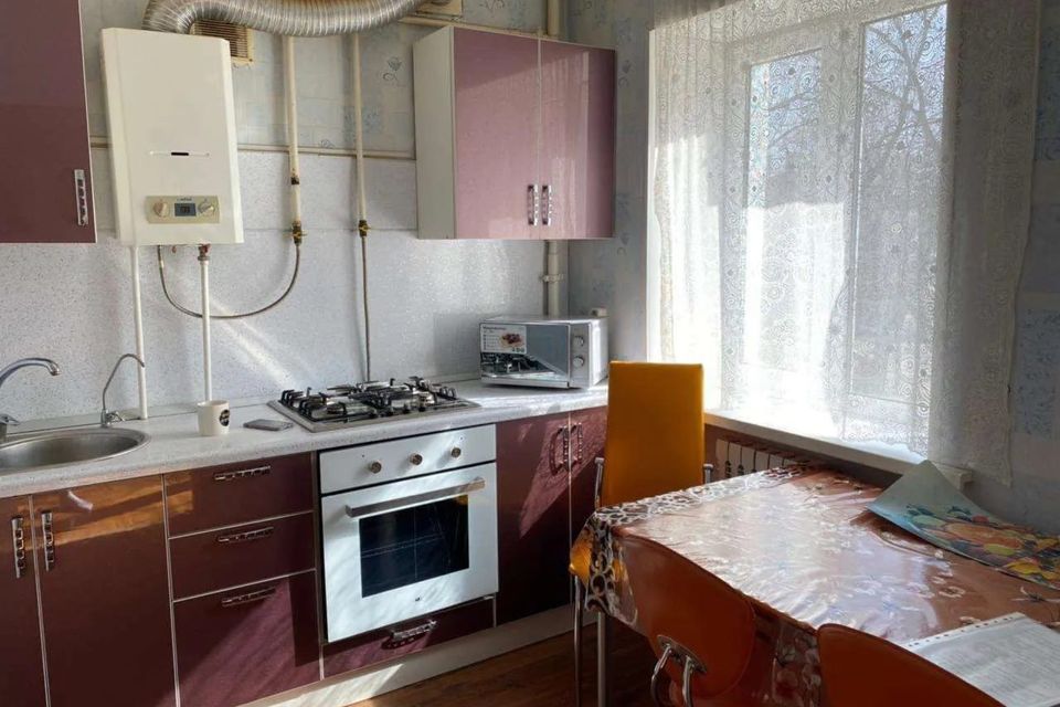 Продаётся 3-комнатная квартира, 52.8 м²