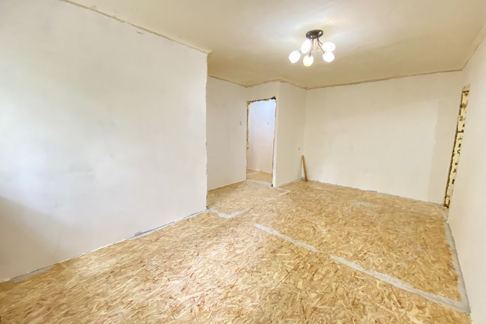 Продаётся 4-комнатная квартира, 54.9 м²
