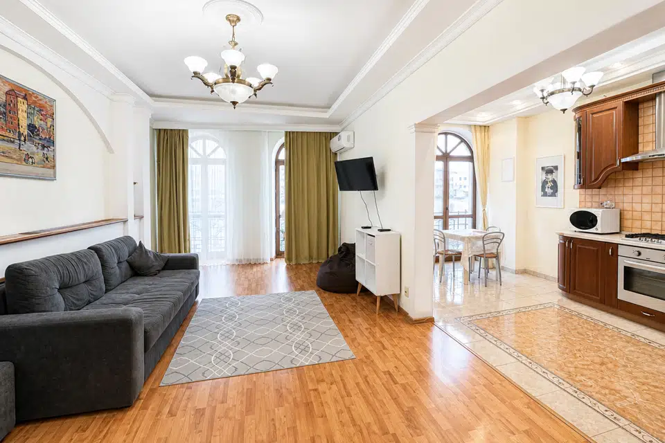 Продаётся 1-комнатная квартира, 71.7 м²