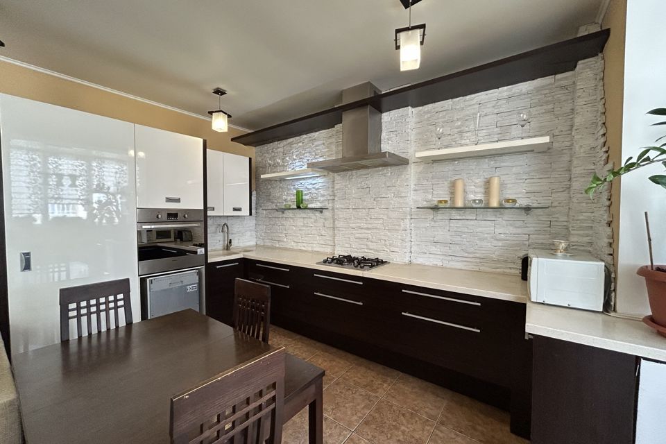 Продаётся 2-комнатная квартира, 65.9 м²