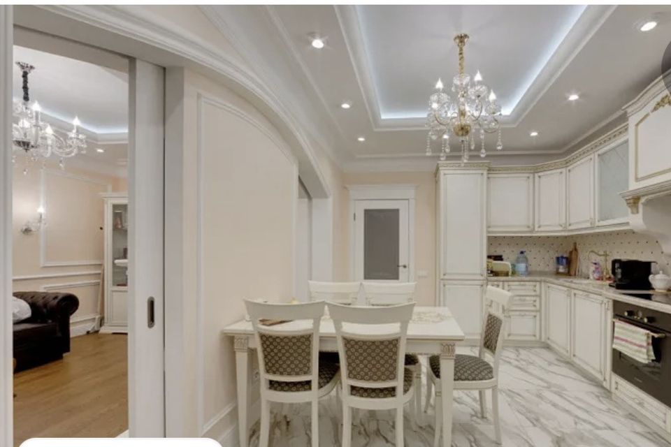 Продаётся 4-комнатная квартира, 420 м²