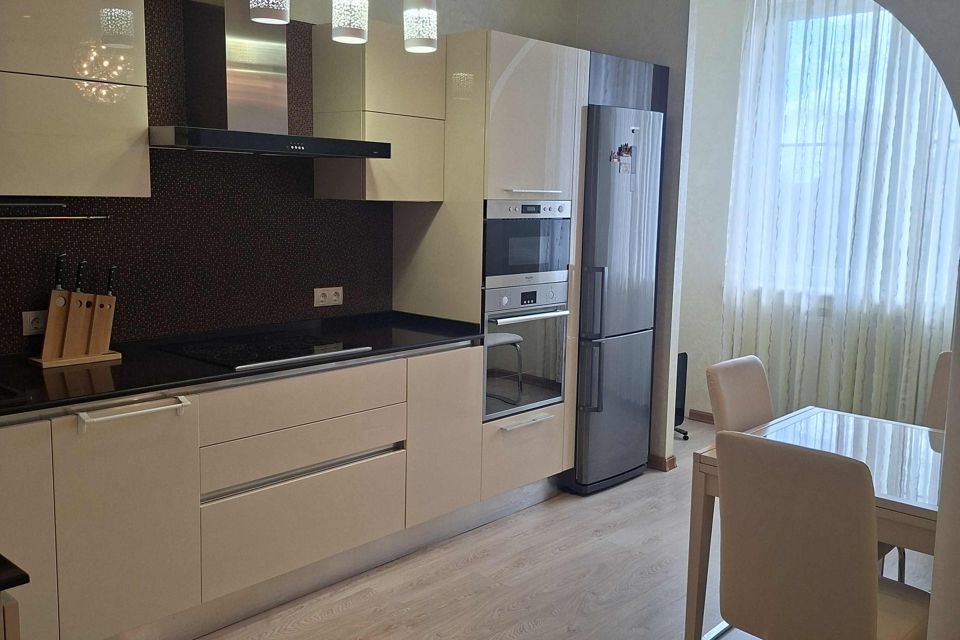 Продаётся 3-комнатная квартира, 100 м²