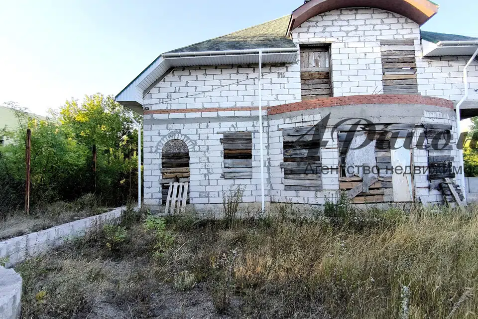 Продаётся 2-этажный дом, 260 м²