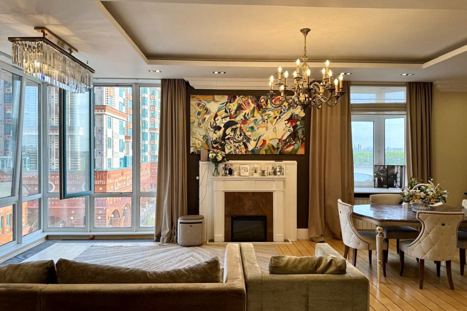 Продаётся 3-комнатная квартира, 117.8 м²