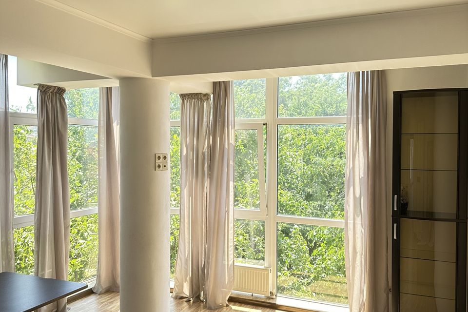 Сдаётся 2-комнатная квартира, 65 м²