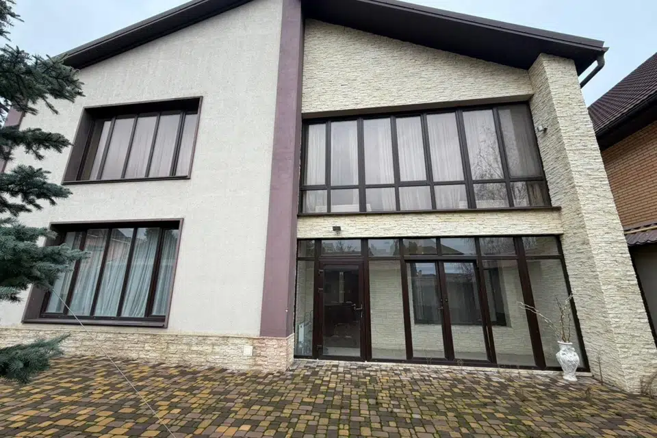 Продаётся 2-этажный дом, 280 м²