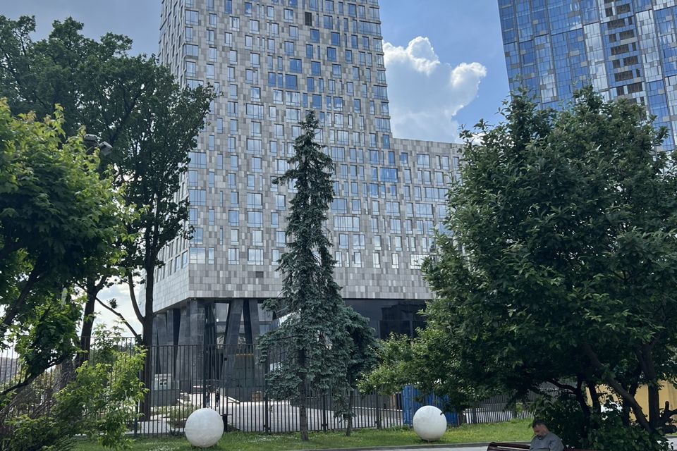 Продаётся 3-комнатная квартира, 177 м²