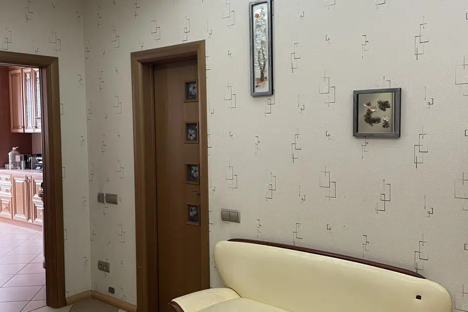 Продаётся 3-комнатная квартира, 121.8 м²