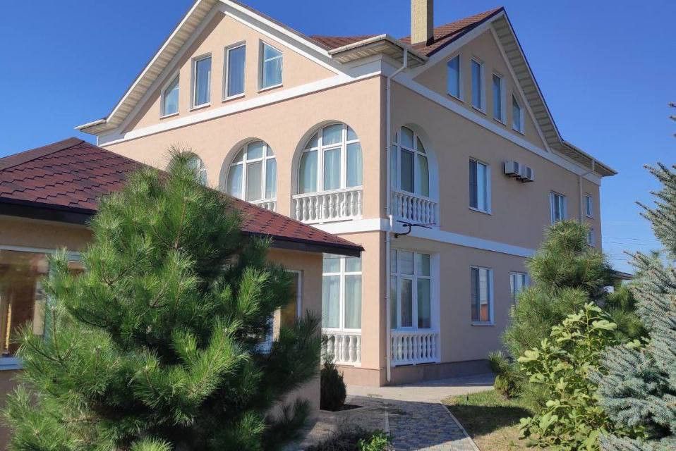 Продаётся 3-этажный дом, 440 м²