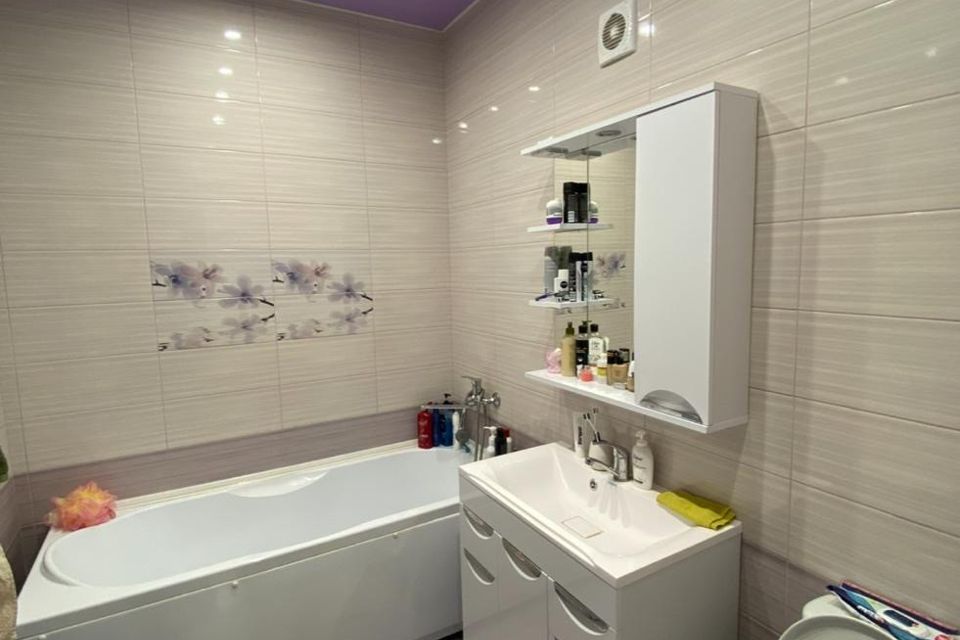 Продаётся 2-комнатная квартира, 61.7 м²