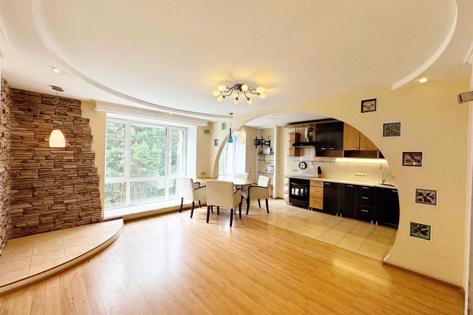 Продаётся 4-комнатная квартира, 76 м²