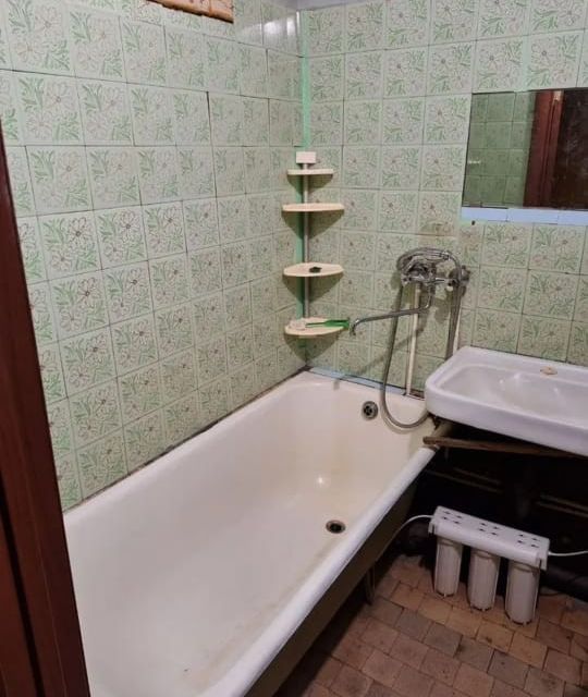 Продаётся 4-комнатная квартира, 59.9 м²