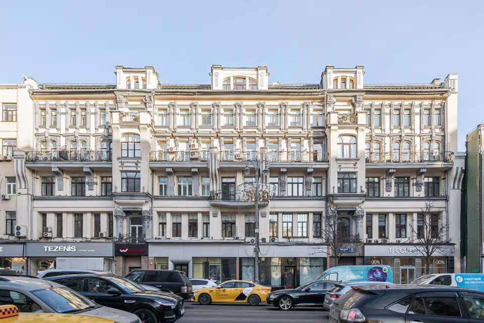 Продаётся 5-комнатная квартира, 238 м²