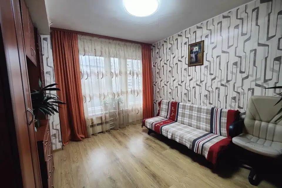 Продаётся 4-комнатная квартира, 97.5 м²