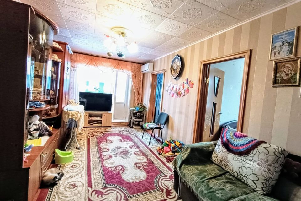Продаётся 4-комнатная квартира, 60.5 м²