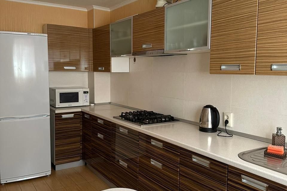 Сдаётся 3-комнатная квартира, 107 м²