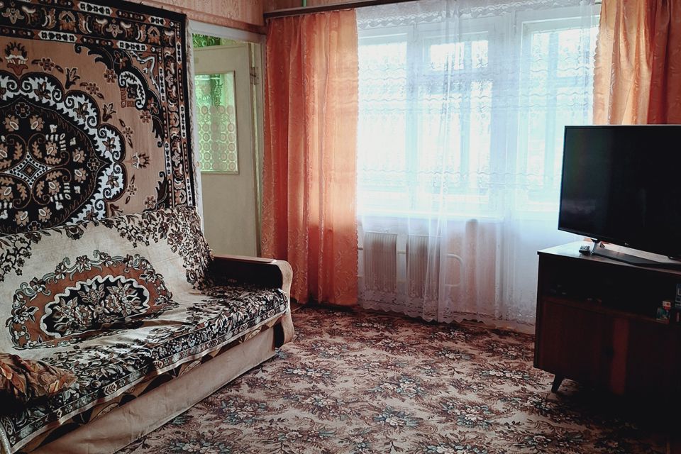 Продаётся 4-комнатная квартира, 56.9 м²