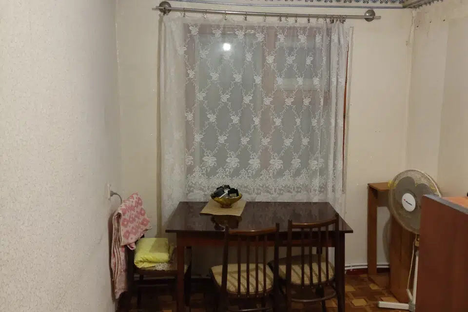 Продаётся 4-комнатная квартира, 65 м²