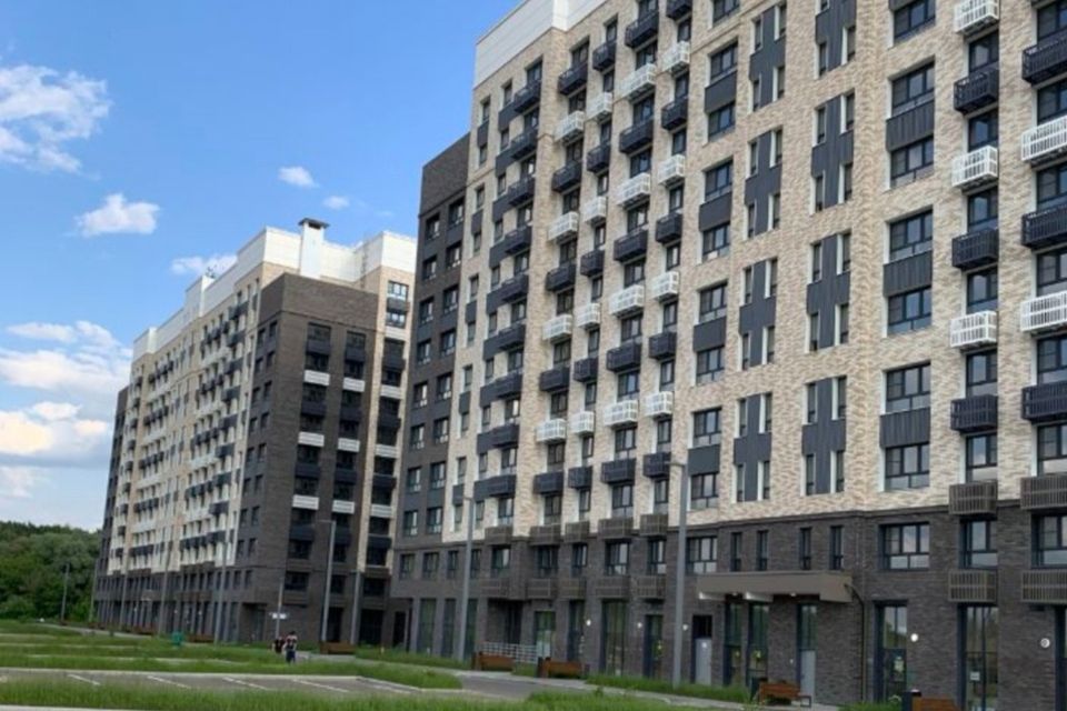 Продаётся 4-комнатная квартира, 232 м²