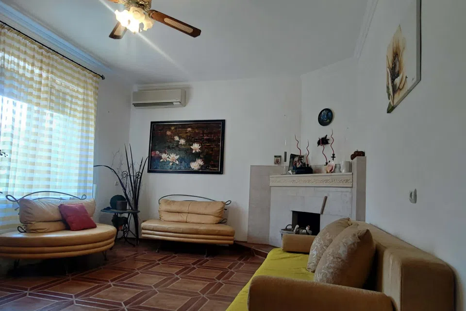 Продаётся 2-этажный дом, 717 м²