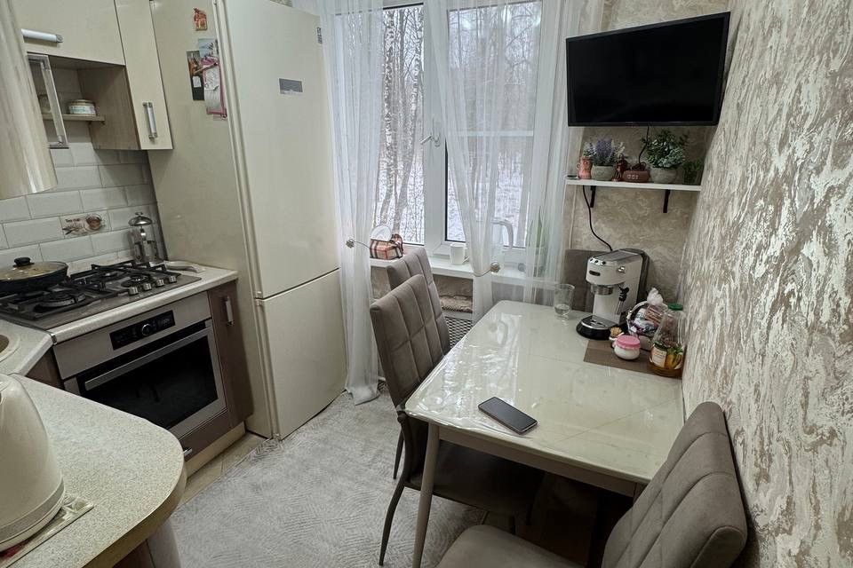 Продаётся 3-комнатная квартира, 56.7 м²