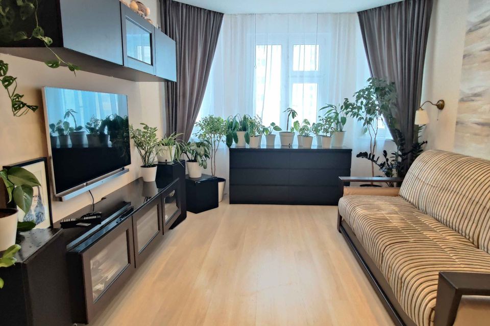 Продаётся 4-комнатная квартира, 97.5 м²