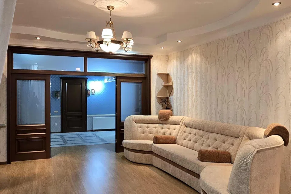 Продаётся 4-комнатная квартира, 138 м²