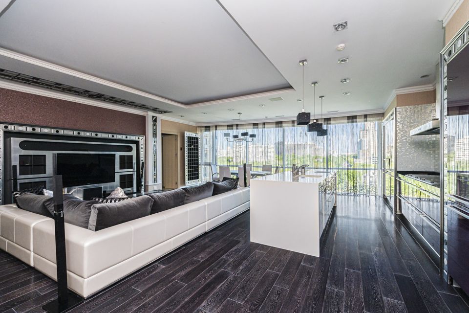 Продаётся 5-комнатная квартира, 208.6 м²