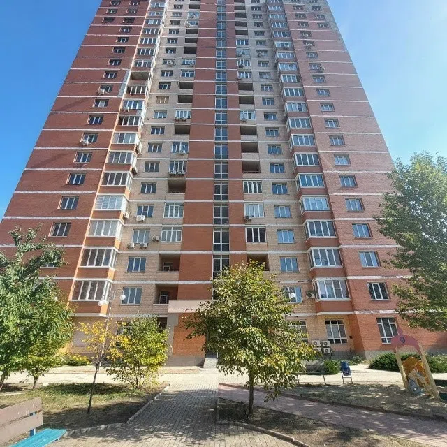 Продаётся 4-комнатная квартира, 137 м²