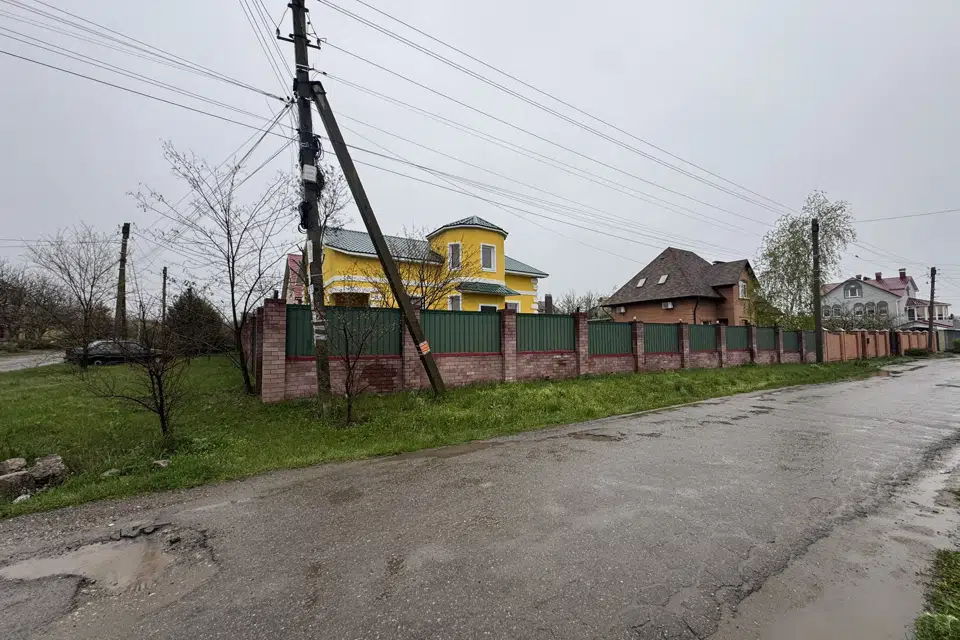 Продаётся 3-этажный дом, 270 м²