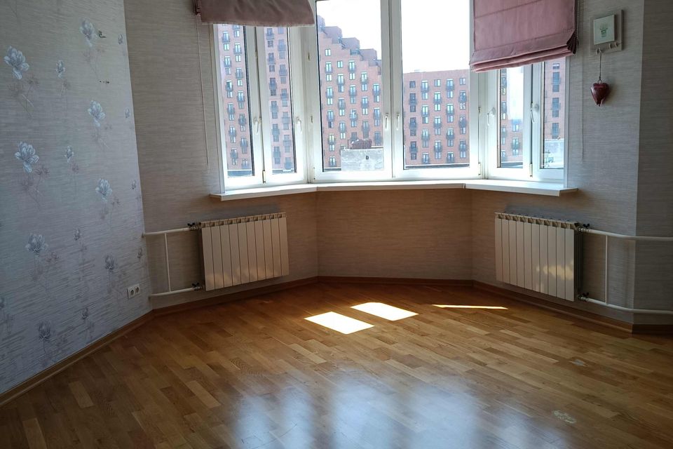 Продаётся 4-комнатная квартира, 163 м²