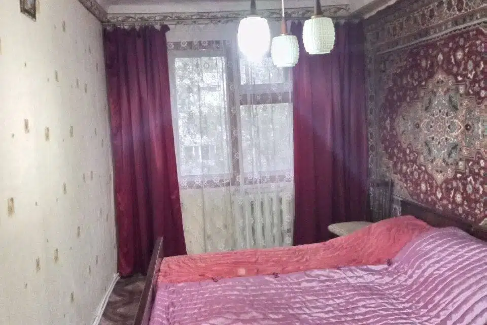 Продаётся 4-комнатная квартира, 65 м²