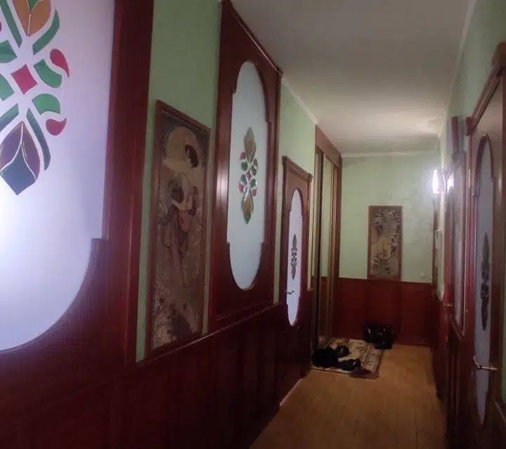 Продаётся 5-комнатная квартира, 240 м²