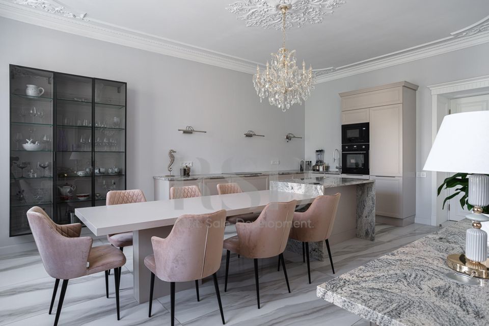 Продаётся 3-комнатная квартира, 117 м²