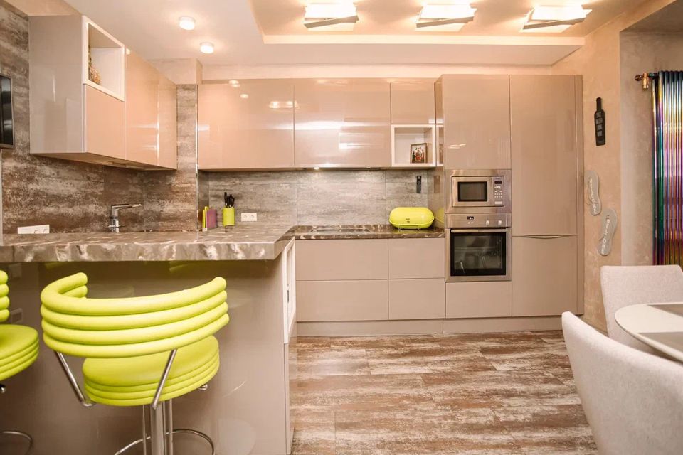 Продаётся 3-комнатная квартира, 137.8 м²