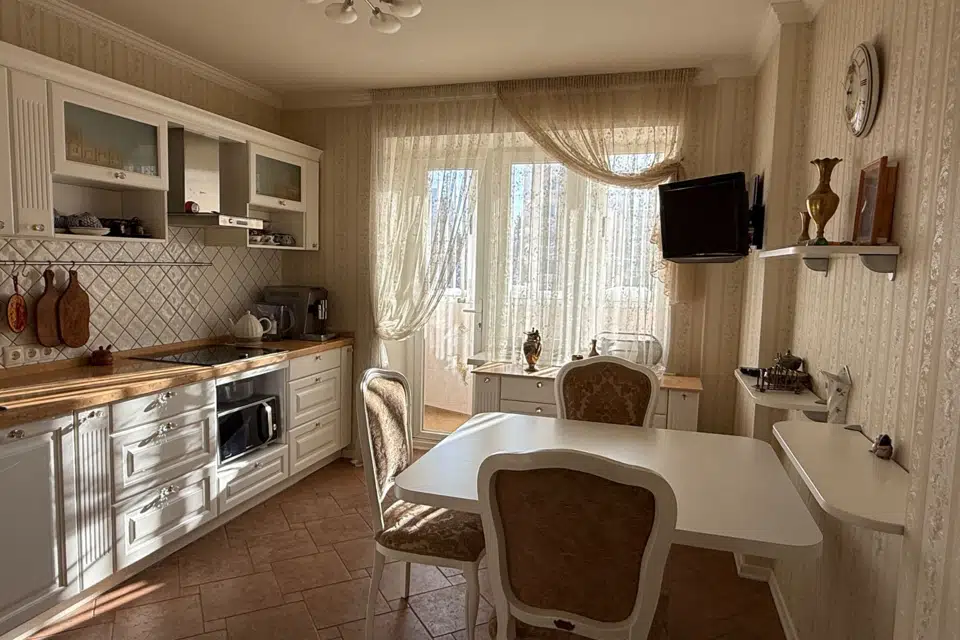 Продаётся 4-комнатная квартира, 96.4 м²