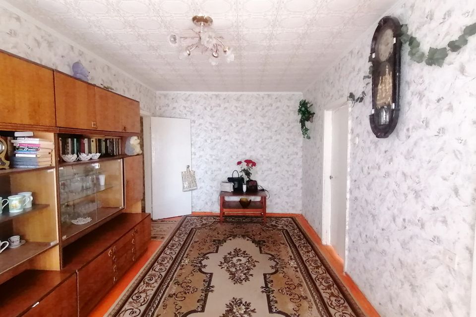 Продаётся 4-комнатная квартира, 61.7 м²