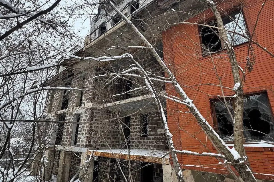Продаётся 3-этажный дом, 600 м²